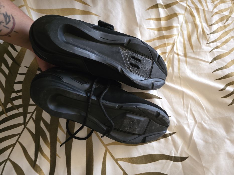 Sapatos de bicicleta FLR F-35 III — Novos na caixa (Tamanho 43)