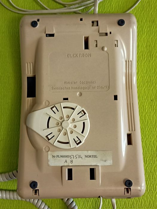 Stary telefon stacjonarny - ELEKTRON