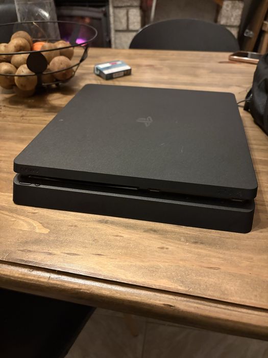 Ps4 funcional em bom estado com comando