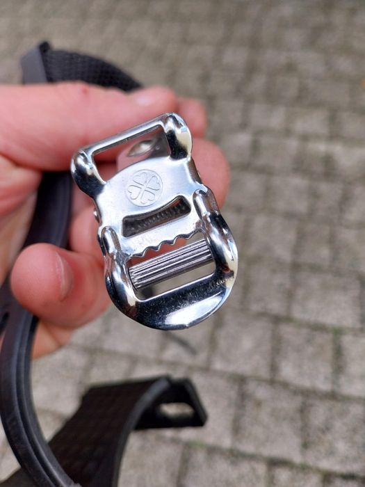 Noski na pedały z paskami