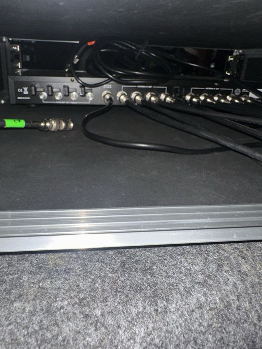 PROEL PA UHFSPLITAL - splitter e booster de antena (2 antenas)