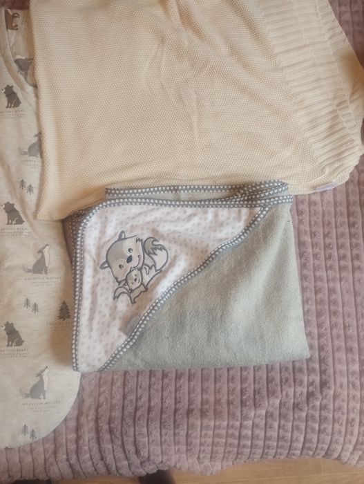 Śpiwór, ręcznik, koc bambusowy.