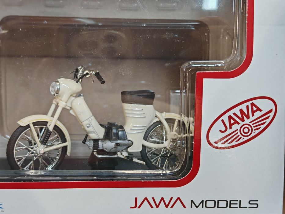 Jawa 50 Pionier Pniak (1955) 1:18 - model kolekcjonerski kolor kość sł