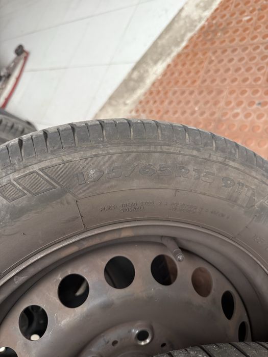 4 jantes com pneus golf