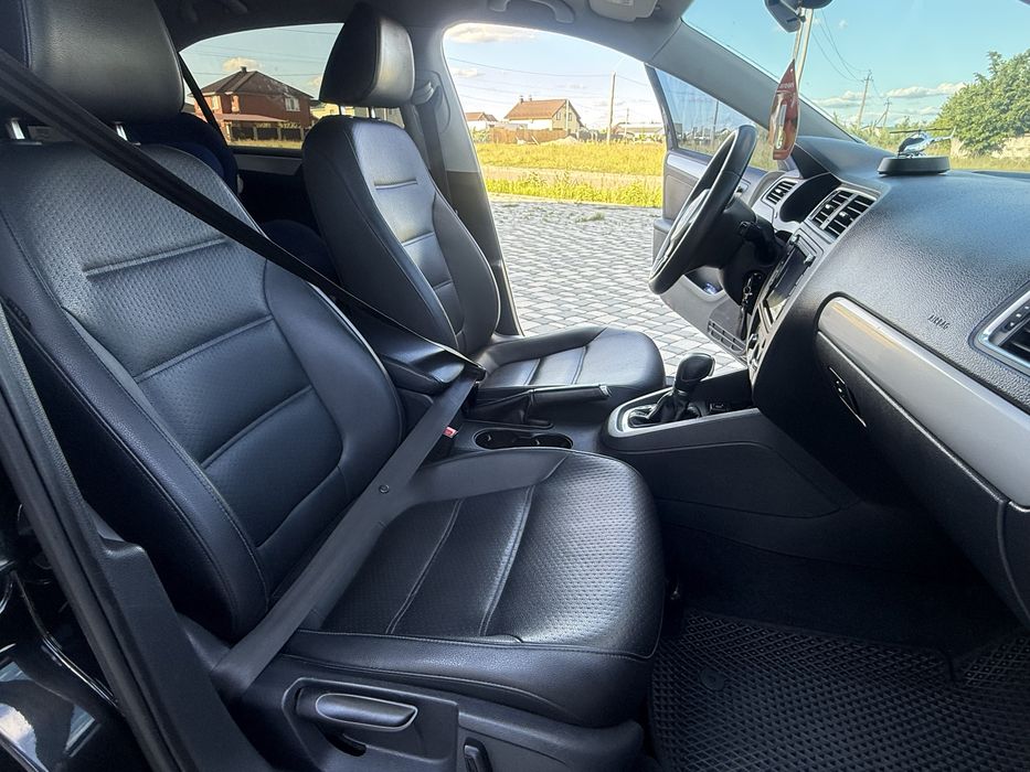 Volkswaggen Jetta 2013 газ-бензин