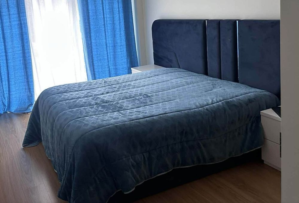 Vendo cama + mesas cabeceiras