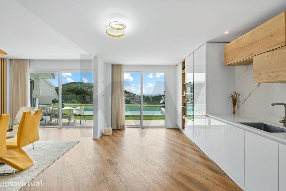 T4 Detached House with Swimming Pool, Master Suite, Multipurpose Space, and Open Views Over the