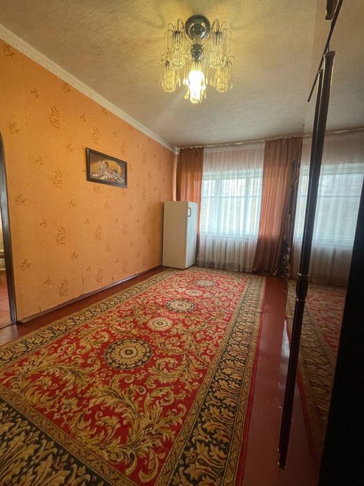 3-Кімнатна квартира в місті Буринь , біля автовокзалу , з гаражем !