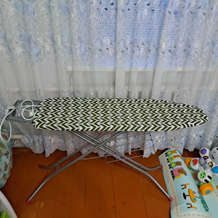 Прасувальна гладильна дошка