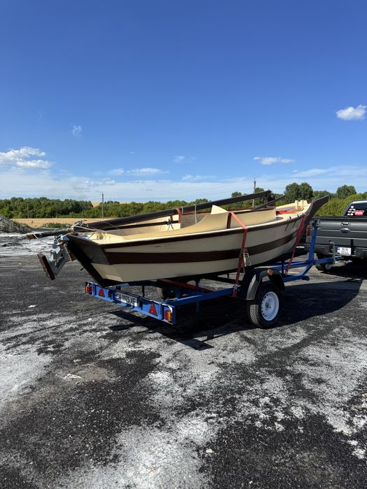 Яхта парусна моторна двух палубна с лафетом лавет катер