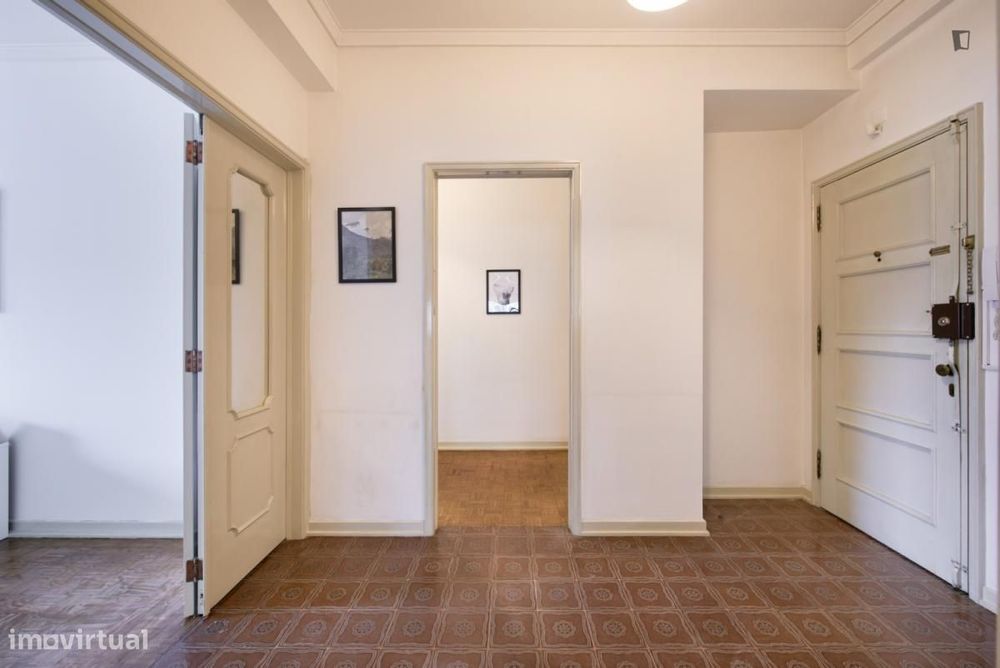 Quarto - localizado em Roma-Areeiro Lisbon