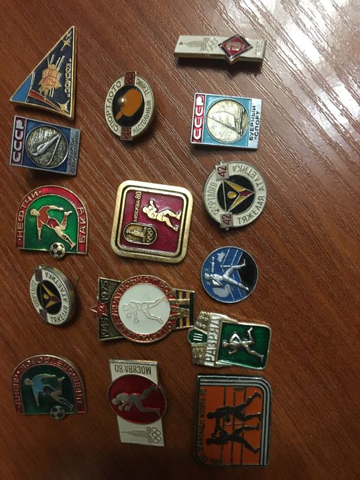 Продам набор значков