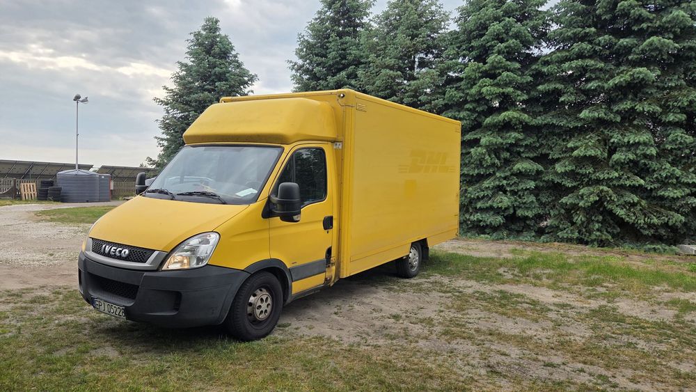Iveco DAILY 35S12  IVECO DAILY 35S12 Kontener z przejściem na pakę