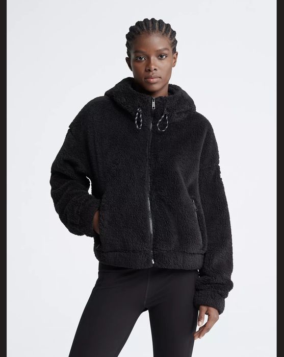 Жіноча  куртка-бомбер  Calvin Klein  із штучної овчини.