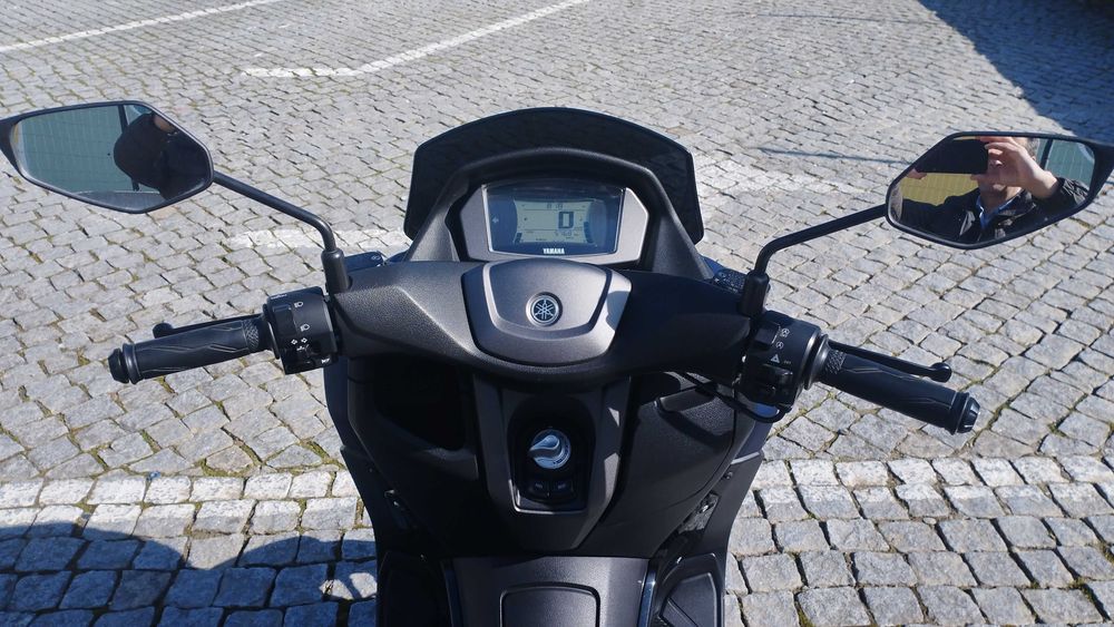 Scooter Yamaha NMax 125 connect bom estado Nov2021