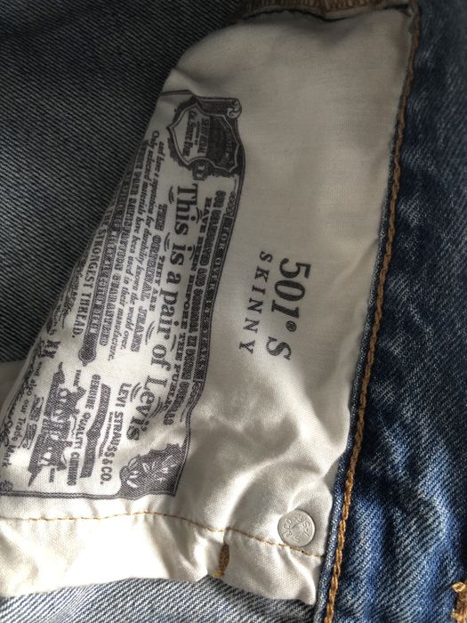Spodnie jeansowe z przetarciami levis damskie