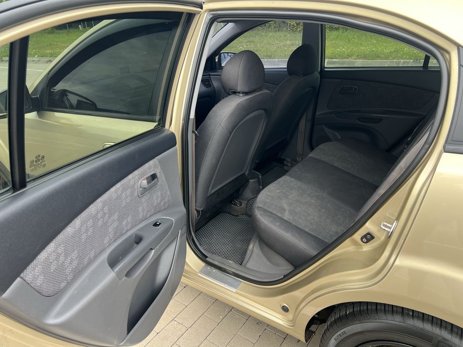 Продам KIA Rio  1,4  2008 рік, автомат