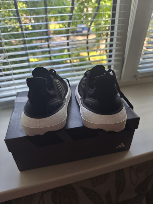 Кросівки Adidas Ultraboost light