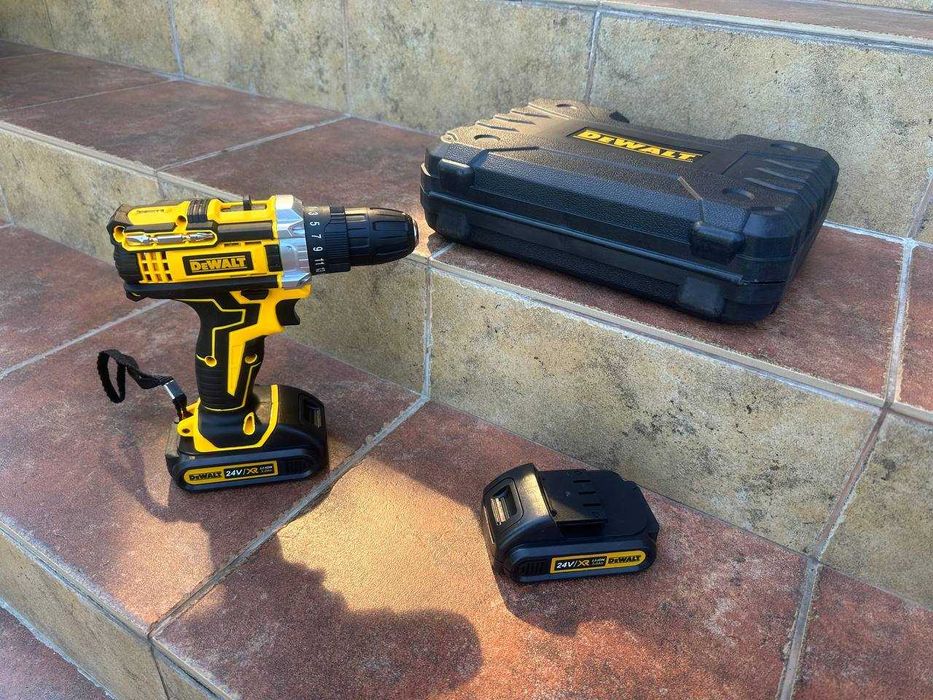 Акумуляторний шуруповерт Dewalt з DFR патроном та набором. Шурупокрут