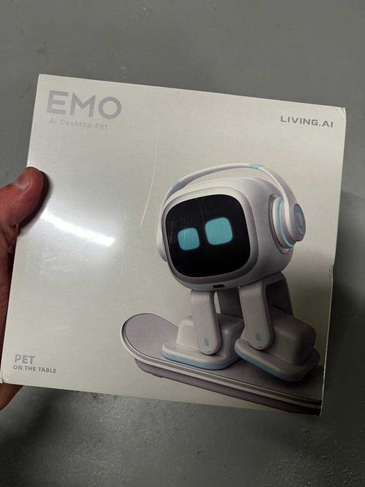 Інтерактивна іграшка EMO