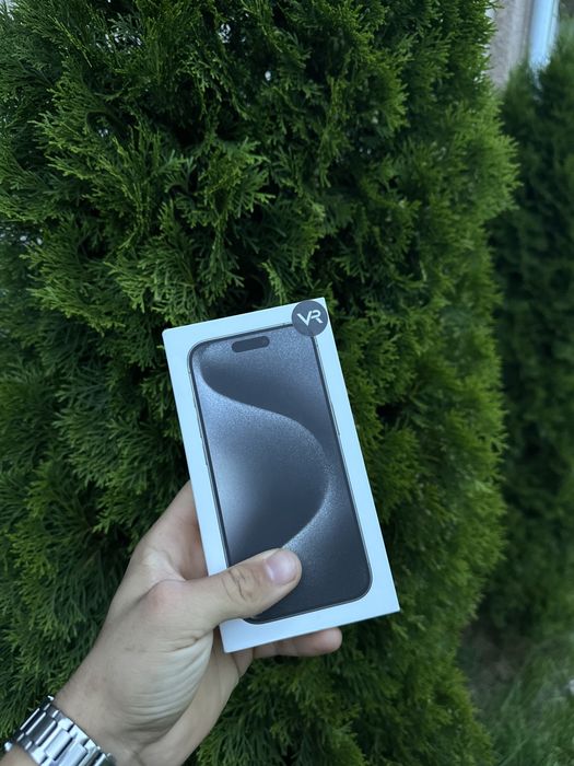 Дуже хороший iphone 15pro black titanium