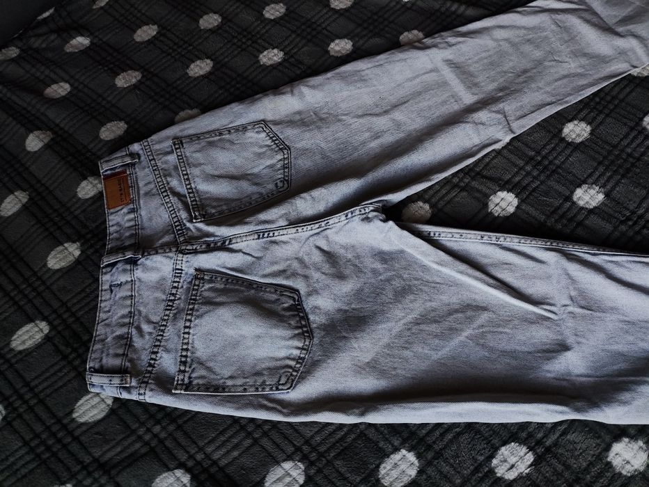 Джинсы женские с вышивкой