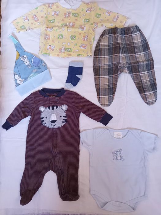 пакетом одежда для новорожденных. Детская одежда, Вещи.