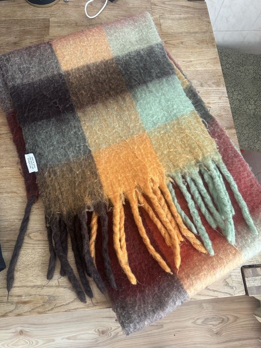 Шарф у стилі acne studio