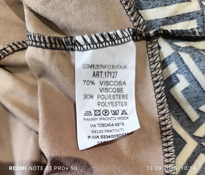 Fajna sukienka dekolt falbany