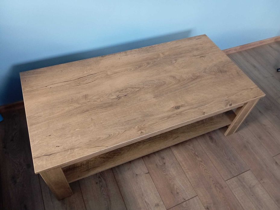 Brązowy stolik kawowy z półką