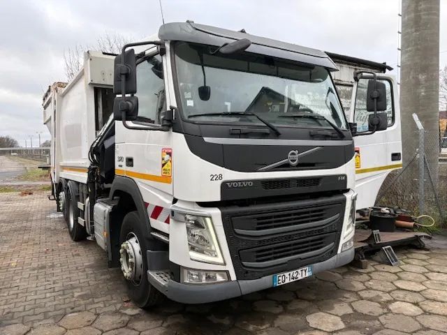 Volvo FM 370 HIAB HDS dźwig Euro 6 retarder 6x2  śmieciarka rama do zabudowy oś podnoszona / skrętna  żuraw HIAB 144