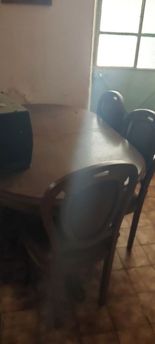 Movel e mesa de madeira