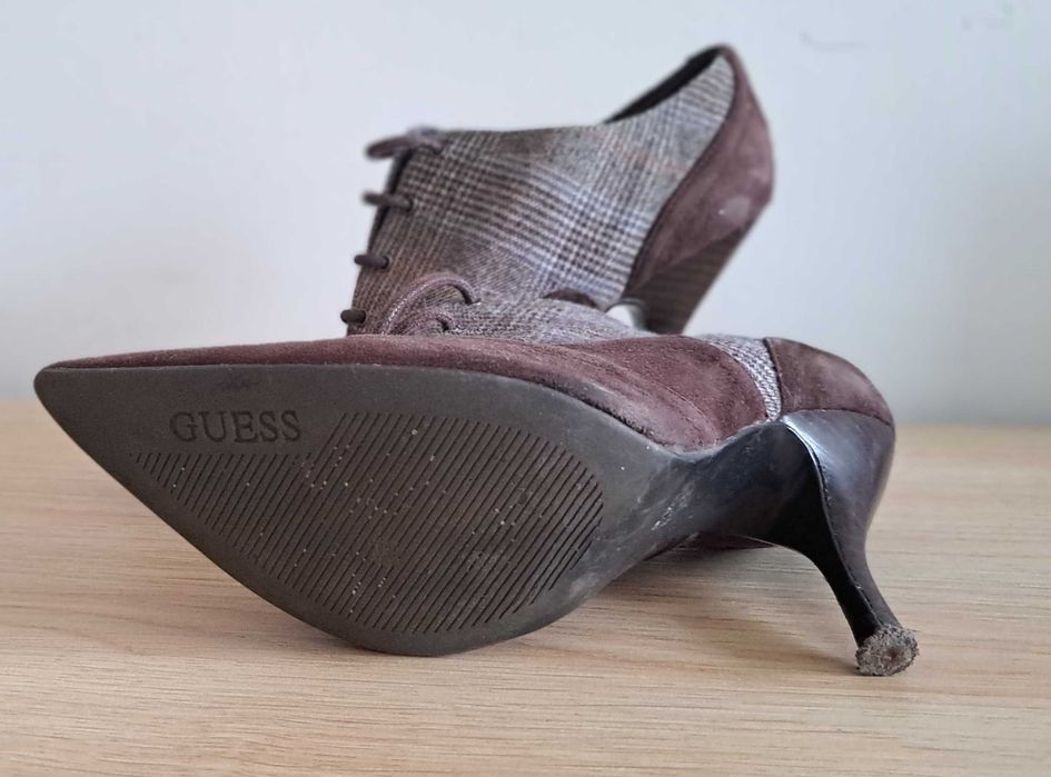 Pantofle, czółenka,  buty do kostki na obcasie,  zamszowe - Guess