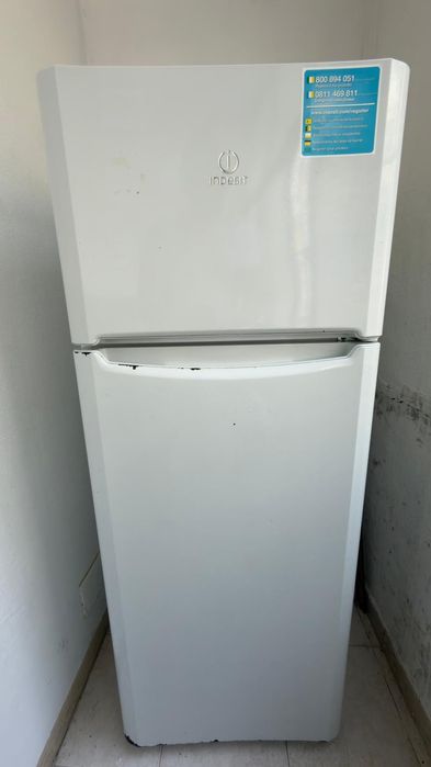 Frigorífico INDESIT Estático 150 cm 254 L Branco)