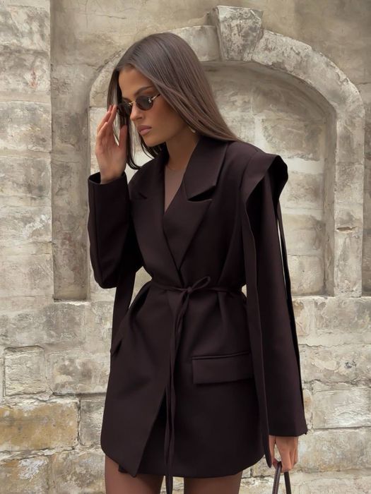 Елегантний сукня-піджак подовжений з акцентними плечима