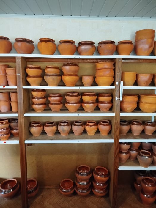 Продаю глиняний посуд .