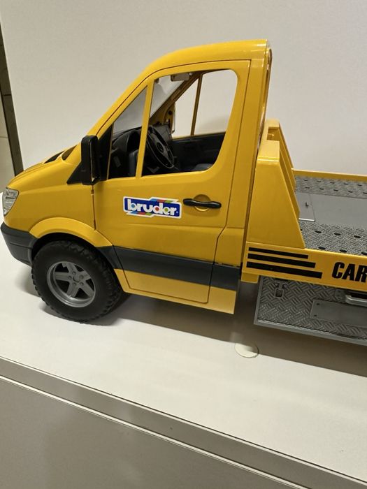 Тягач Bruder Mercedes