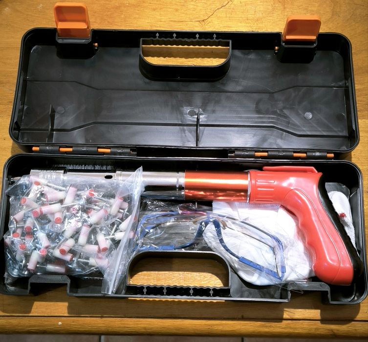 Pistola para pregos.
