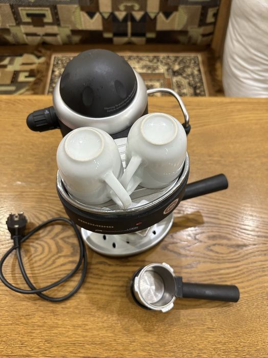 Кофеварка рожкова Кавоварка еспресо REDMOND RCM-1502