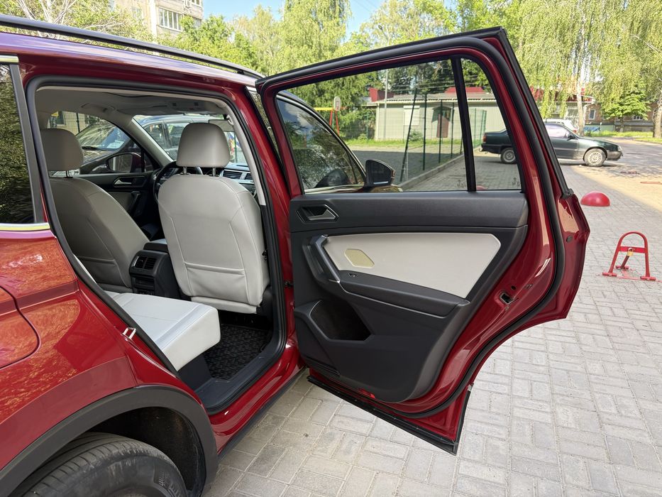 Volkswagen Tiguan Allspace R-Line 2.0 бензин 2018 року