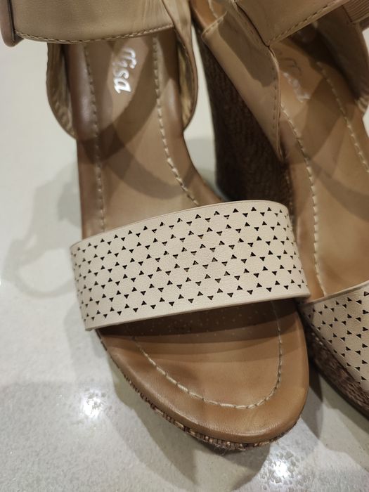 Buty na koturnie
