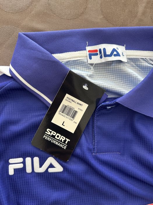 Camisola retro de Rui Costa na Fiorentina por estrear