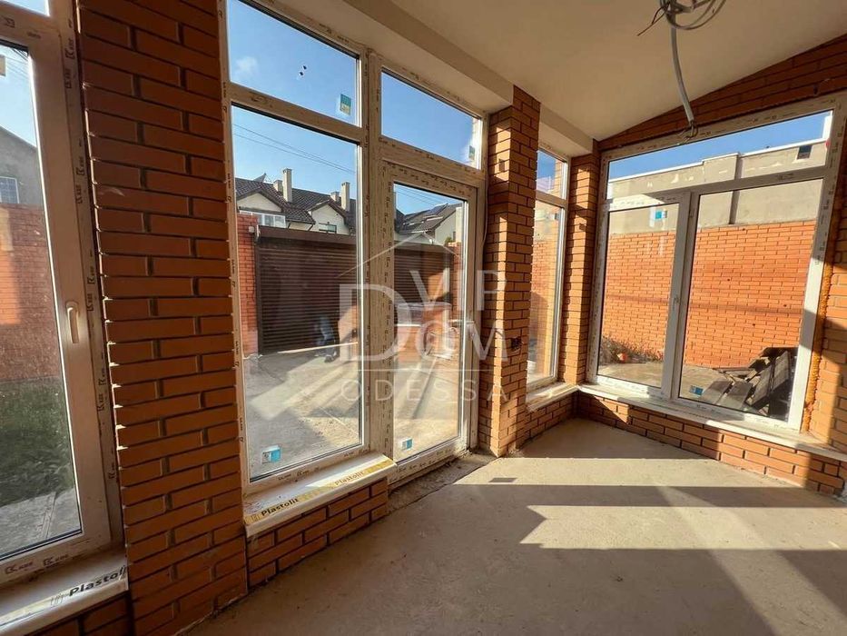 ПРОДАМ Отличный  Дом из кирпича и ракушечника Киевский район.