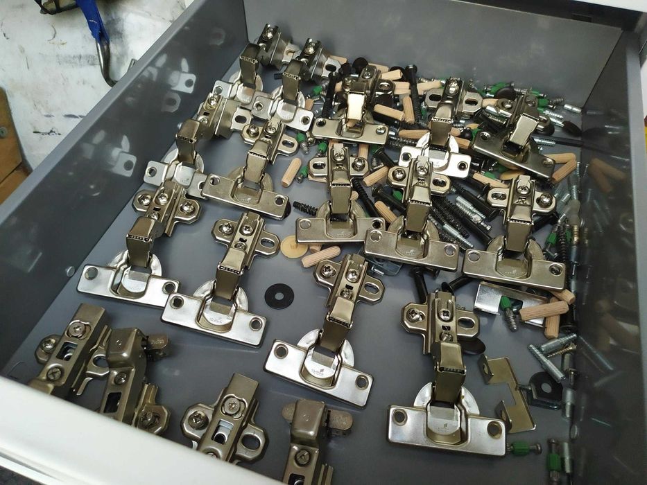 zawias zawiasy uchwyt do szafki hettich