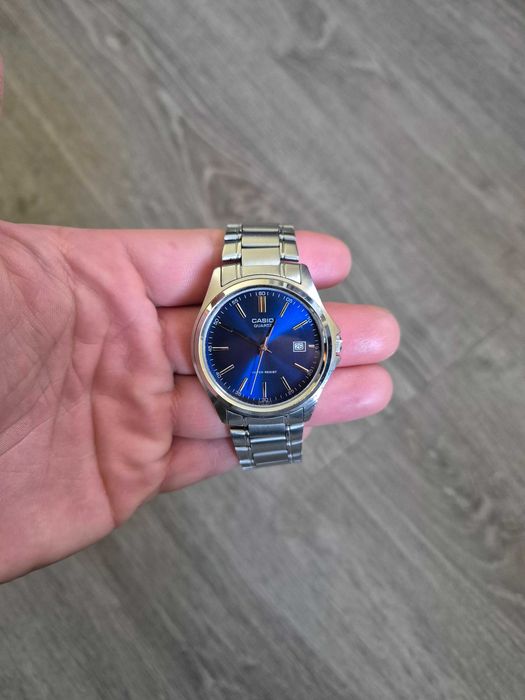 Sprzedam piękny zegarek Casio.