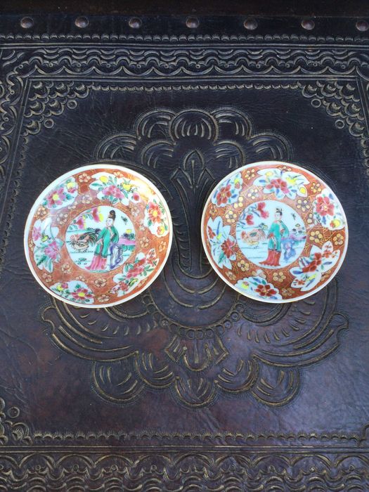 Pratos Porcelana Chinesa Chocolate Família Rosa séc XVIII 10 cm