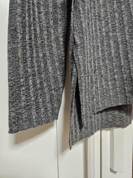 Cienki sweterek bluzka z rozpinanym golfem Bershka