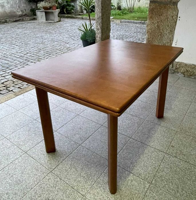 Mesa extensível em bom estado