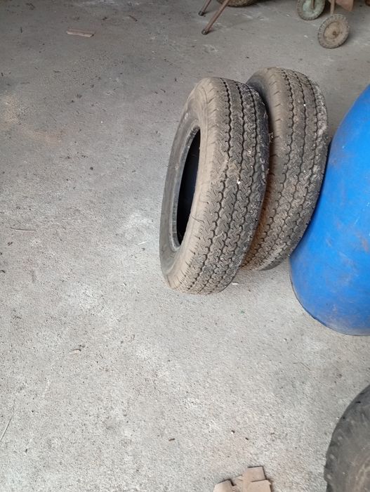 Par de Pneus de carro