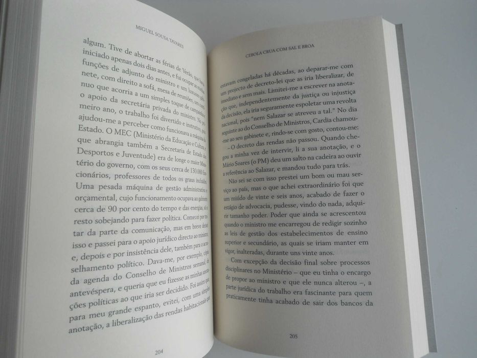 Cebola Crua com sal e broa de Miguel Sousa Tavares